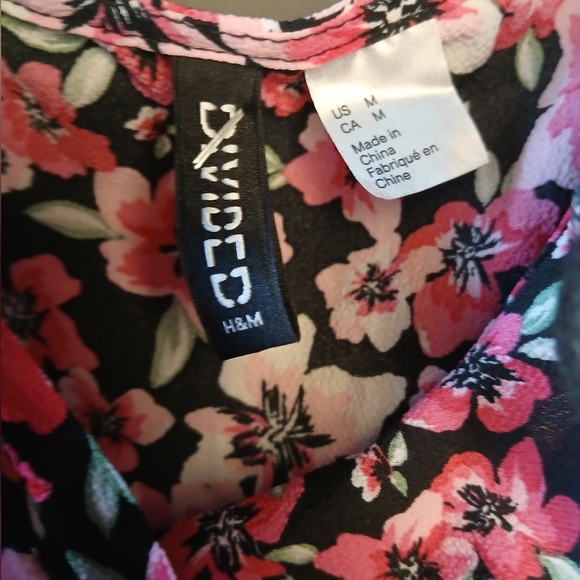DIVIDED WOMEN'S MEDIUM PINK AND BLACK FLORAL SUMMER DRESS 🩷🖤 - Picture 2 of 3